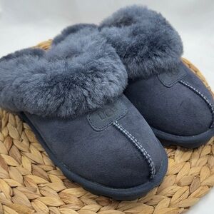 Women's UGGS Blue Fur-Lined Slippers with Lug Soles
